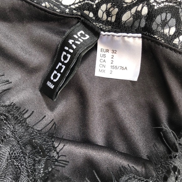 Cropped black camisole - Picture 2 of 2